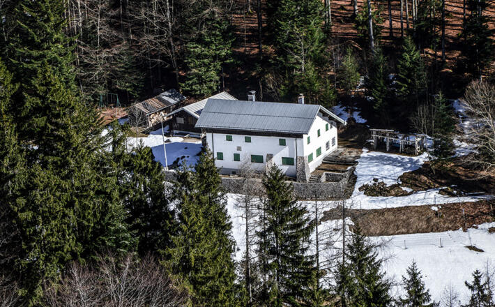 Das Paul Gruber Haus der Naturfreunde Bad Reichenhall im Frühling