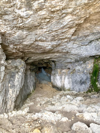 Kleine Eishöhle