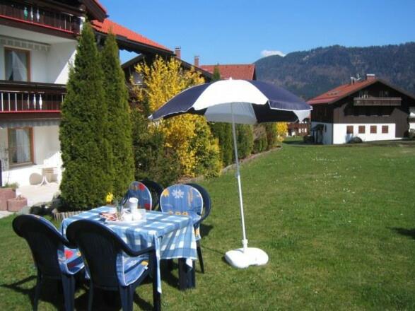 Haus Allgäublick mit Liegewiese