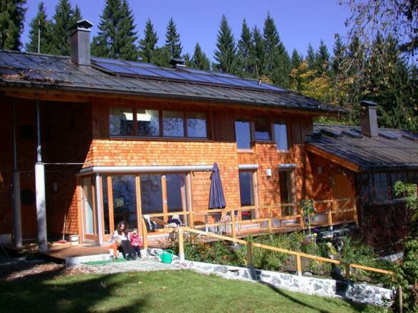 Mit Terrasse und Garten