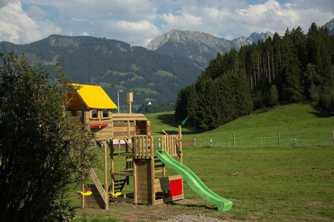Spielplatz am Haus