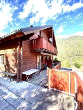 Grosse private Terrasse  mit Aussengrill