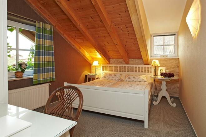 Ferienhaus Almliesel, Schlafzimmer 1 im DG