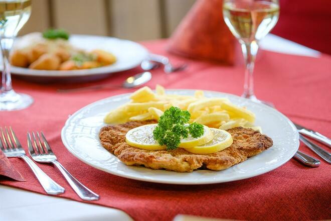 Schnitzel & Pommes