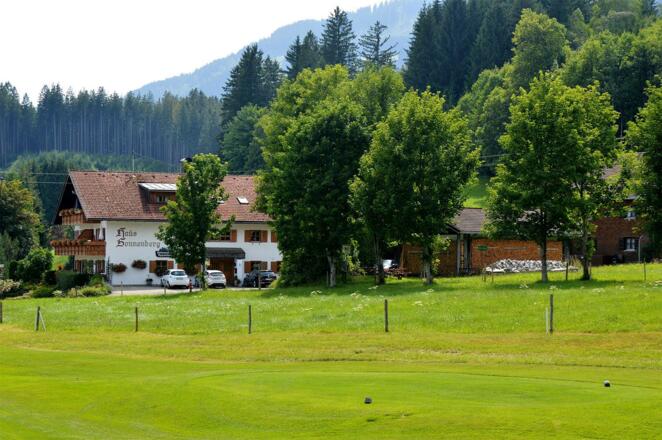 Haus vom Golfplatz aus