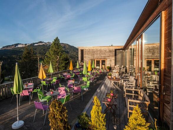 Sonnenterrasse mit Bergblick