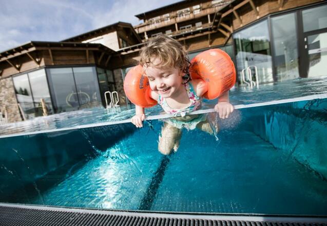 Ganzjährig beheizter Außenpool