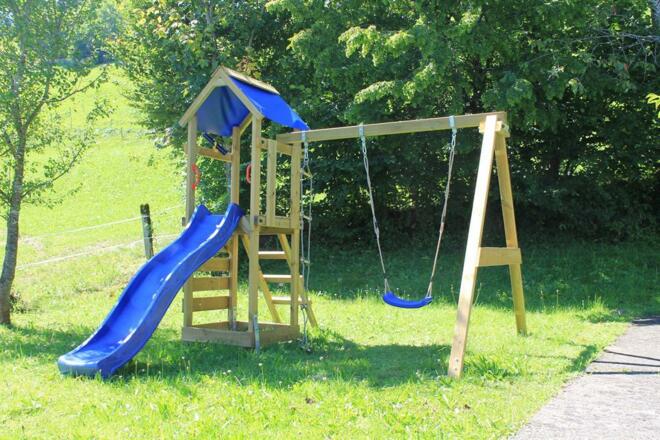 Kinderspielturm im Garten