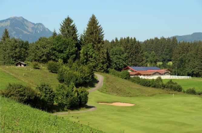 Eingebettet in die Landschaft liegt unser Stall