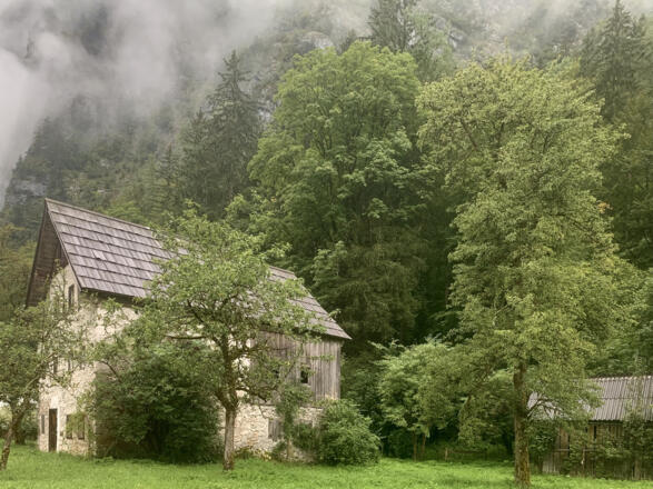 Steinhaus am Echerntalweg in Hallstatt