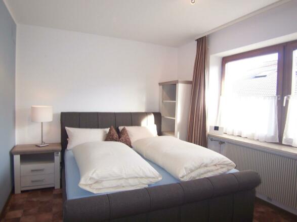 Schlafzimmer 1 im EG