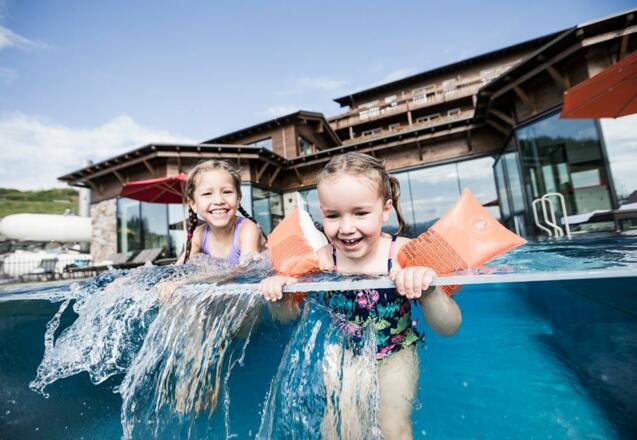 Planschen im Infinity-Außenpool