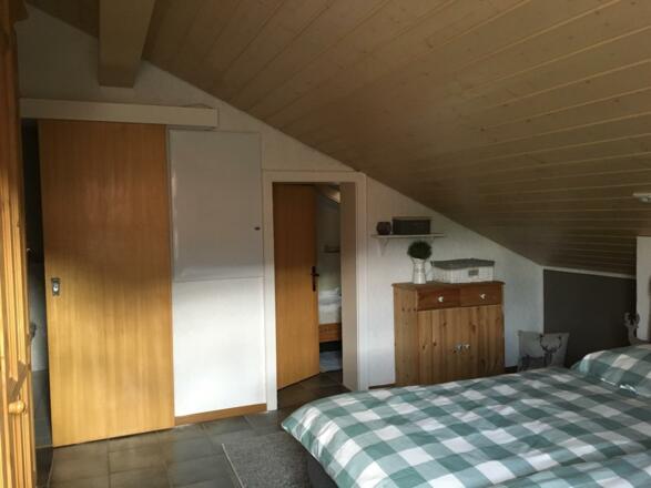 Schlafzimmer mit Boxspringbett 180x200cm