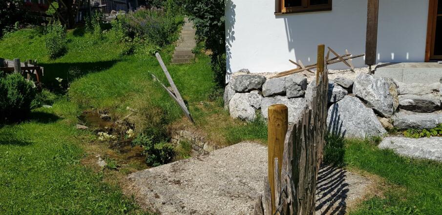 Bächlein am Haus