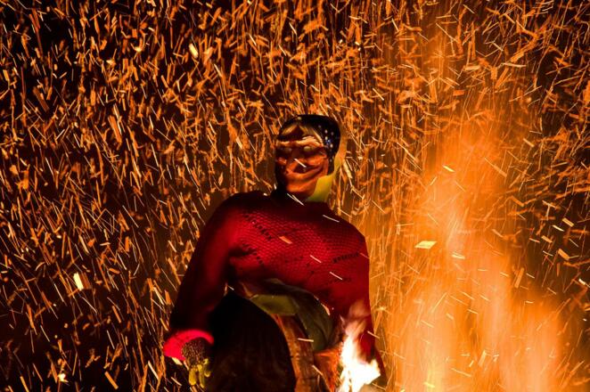 im Monat März wird im Dorf eine Hexe verbrannt