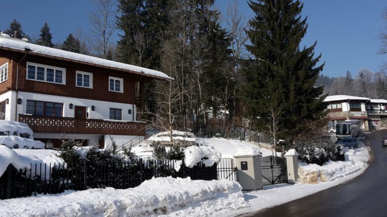 Am Weltcup mit Talstation des Skigebiets