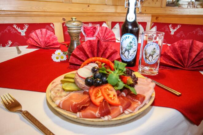 Deftige Brotzeit im Bauerngasthof Cafe Mayr