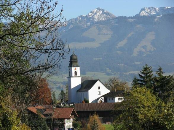 Blick auf die Kirche St. Alexander