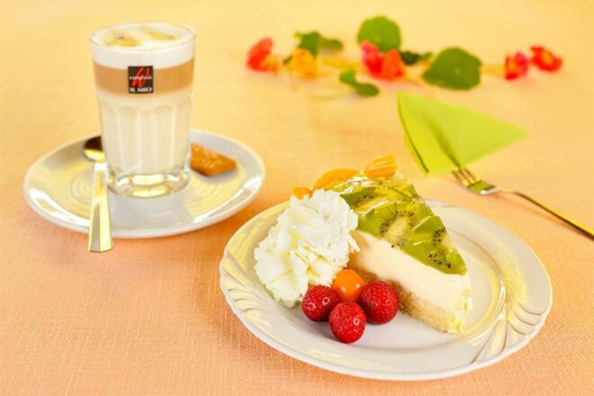 Genießen Sie hausgemachte Kuchen und Torten