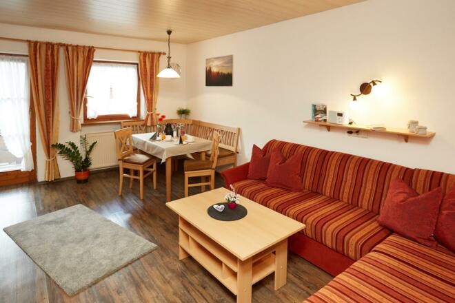 geräumiger Wohnraum in der Fewo Rubihorn