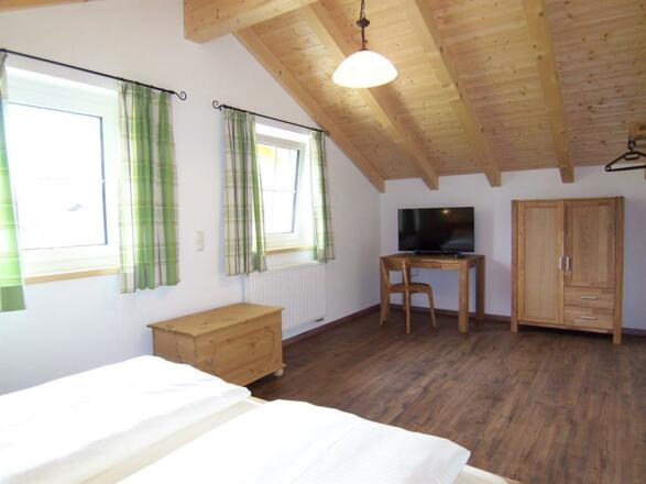 Chalet Flora, Schlafzimmer 1