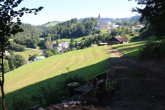 Rastplatz mit Ausblick auf Bad Dürrnberg und das Salzachtal