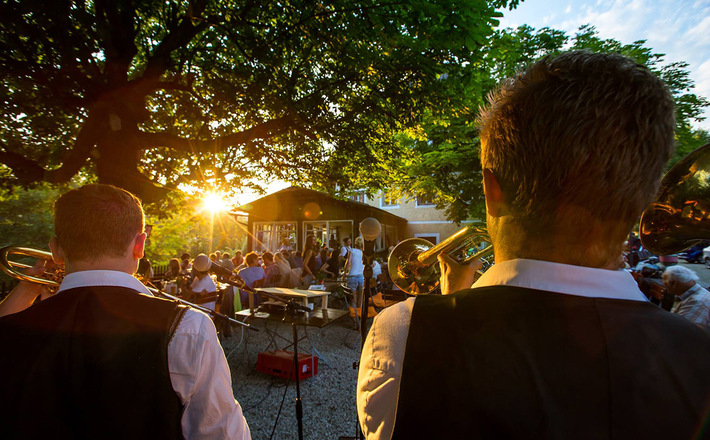 Sonnenuntergang im Biergarten