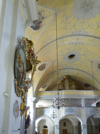Katholische Pfarrkirche St. Jakob in Tamsweg mit Kanzel und Unterarm mit Kreuz. Z17