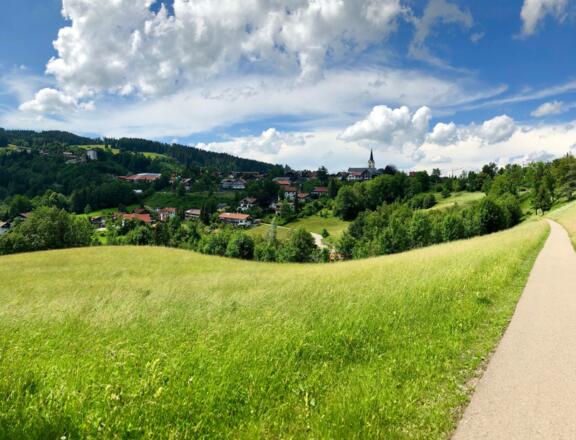 Lenzhalde - Blick auf Oberstaufen