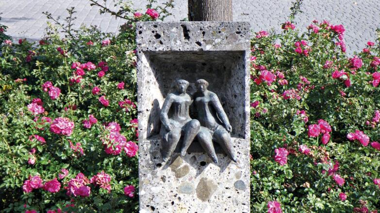 18 - Geschwister-Stele