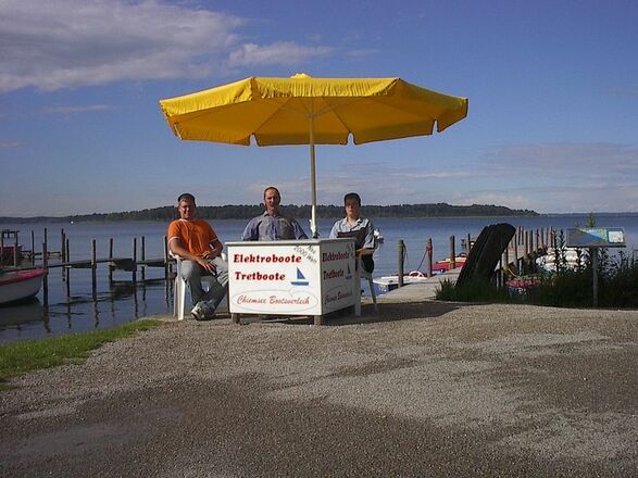 Infostand des Chiemsee Bootsverleihs.
