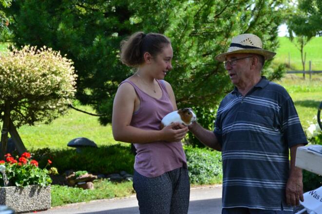 Hanna und Opa mit Krümel