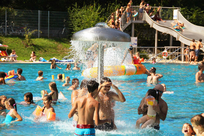 Badespaß im Rosenheimer Freibad.