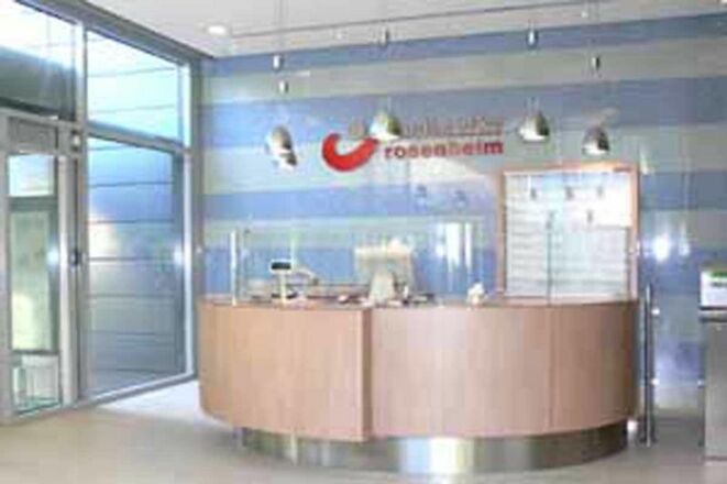 Eingangsbereich Hans Klepper Hallenbad in Rosenheim.