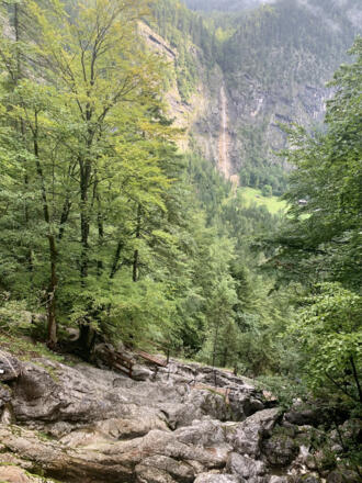 Hallstatt Echerntal Blick auf Gletschergarten und Schleierfall im Hintergrund