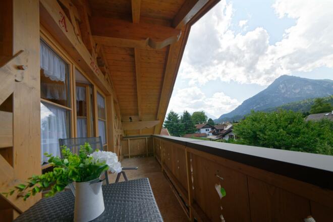 Balkon mit Bergblick