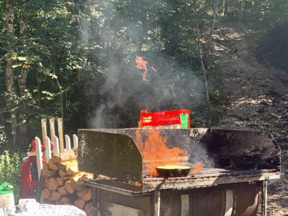 Holzhackernocken werden in Öl gebacken