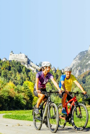 Der Tauernradweg führt vorbei an sehenswerten Ausflugzielen wie der Erlebnisburg Hohenwerfen.