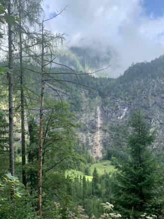 Der Schleierfall vom Fuße der Hirlatzwand aus gesehen