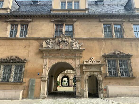 Eingangstor des Schloss Ehrenburg in Coburg