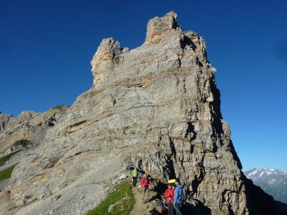 Kurze Rast am Serlesjöchl vor der Schlüsselstelle