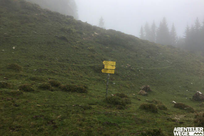 3.80 km - Am Wegweiser rechts abbiegen (&quot;Rauchkögerl&quot;).