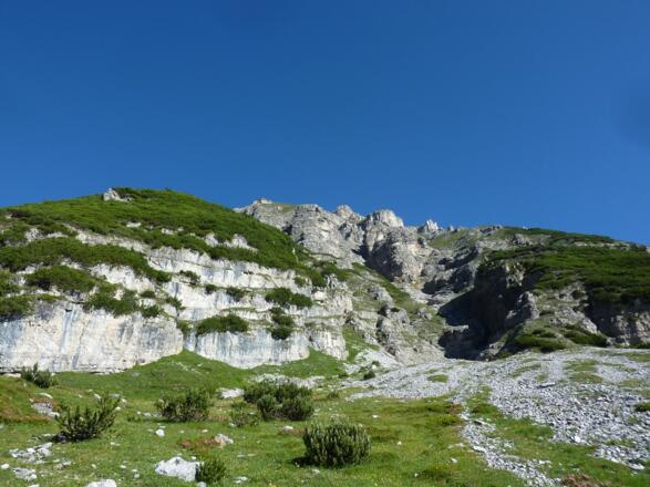 Am Fuße der Serles im Latschengürtel