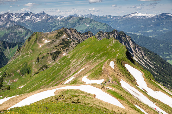 Rückblick auf den Grat vom Zeiger aus.