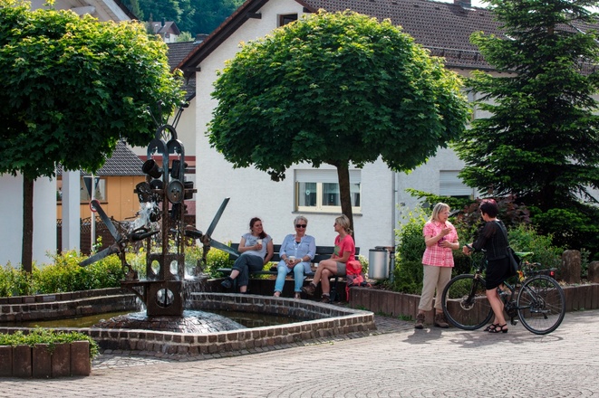 Schneiderbrunnen am Rathaus von Leidersbach
