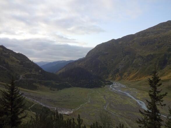 Steil hinauf - Blick zurück zum Aglsboden