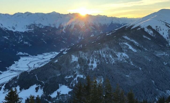 Blick auf das Salzachtal und die Hohen Tauern