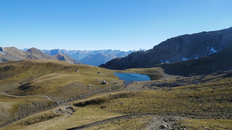 Schwarzmilzsee und der an ihm vorbeiführende Heilbronner Weg