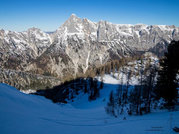 Der Blick über die Schlulter lohnt: Reiter Alm mit Mühlsturzhorn.