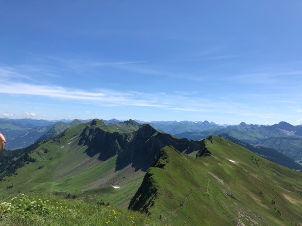 Von der Sünser Spitze Richtung Damülser Mittagsspitze